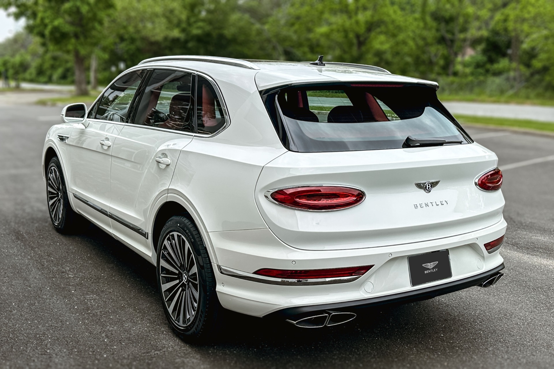 2026 Bentley Bentayga Image 24