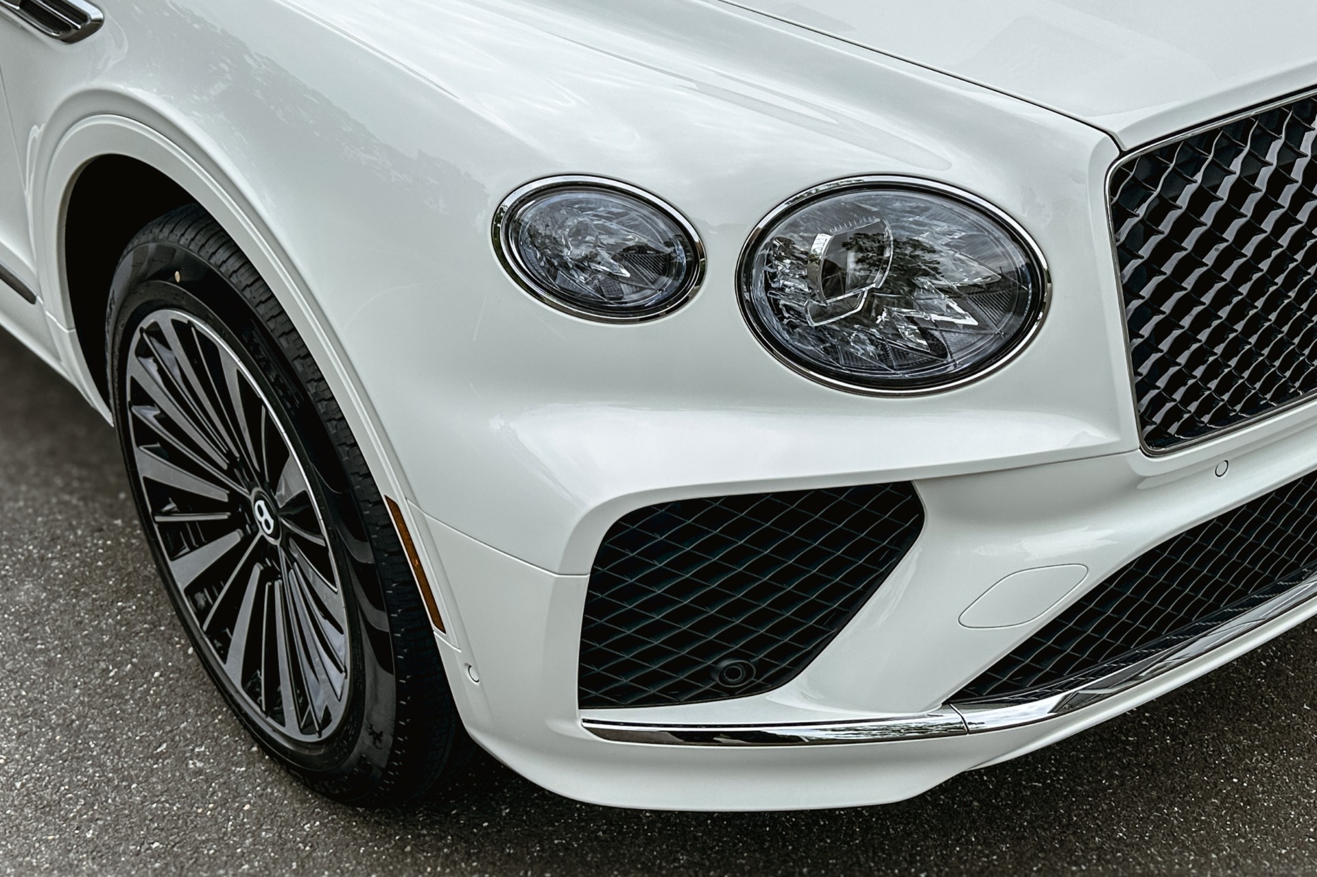 2026 Bentley Bentayga Image 25