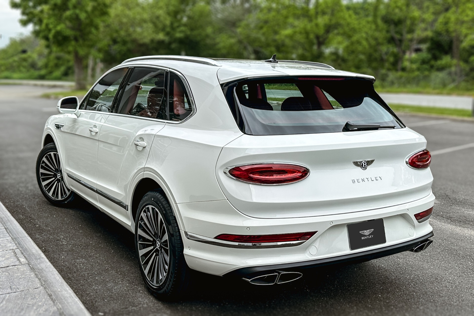 2026 Bentley Bentayga Image 3