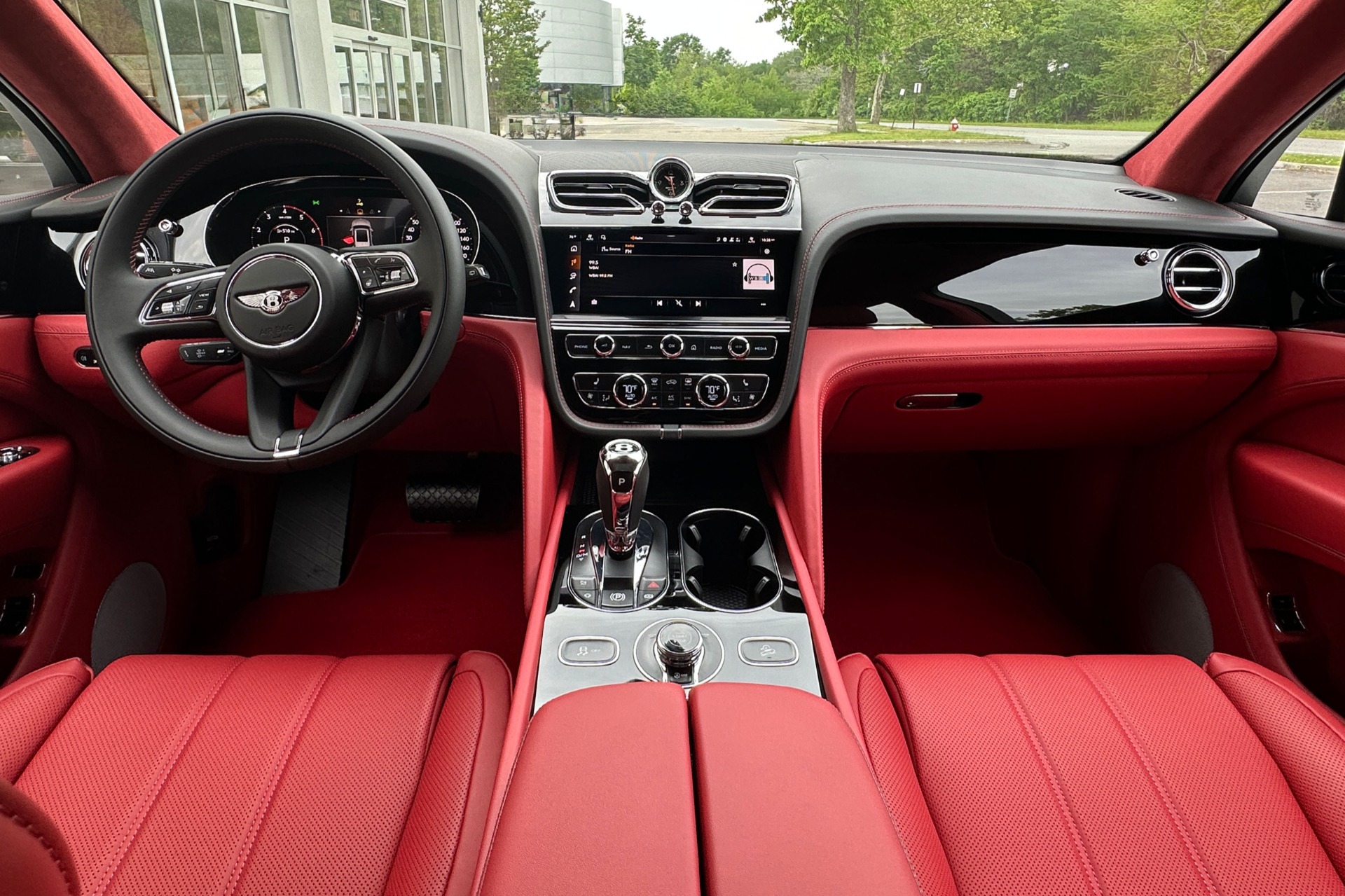 2026 Bentley Bentayga Image 4