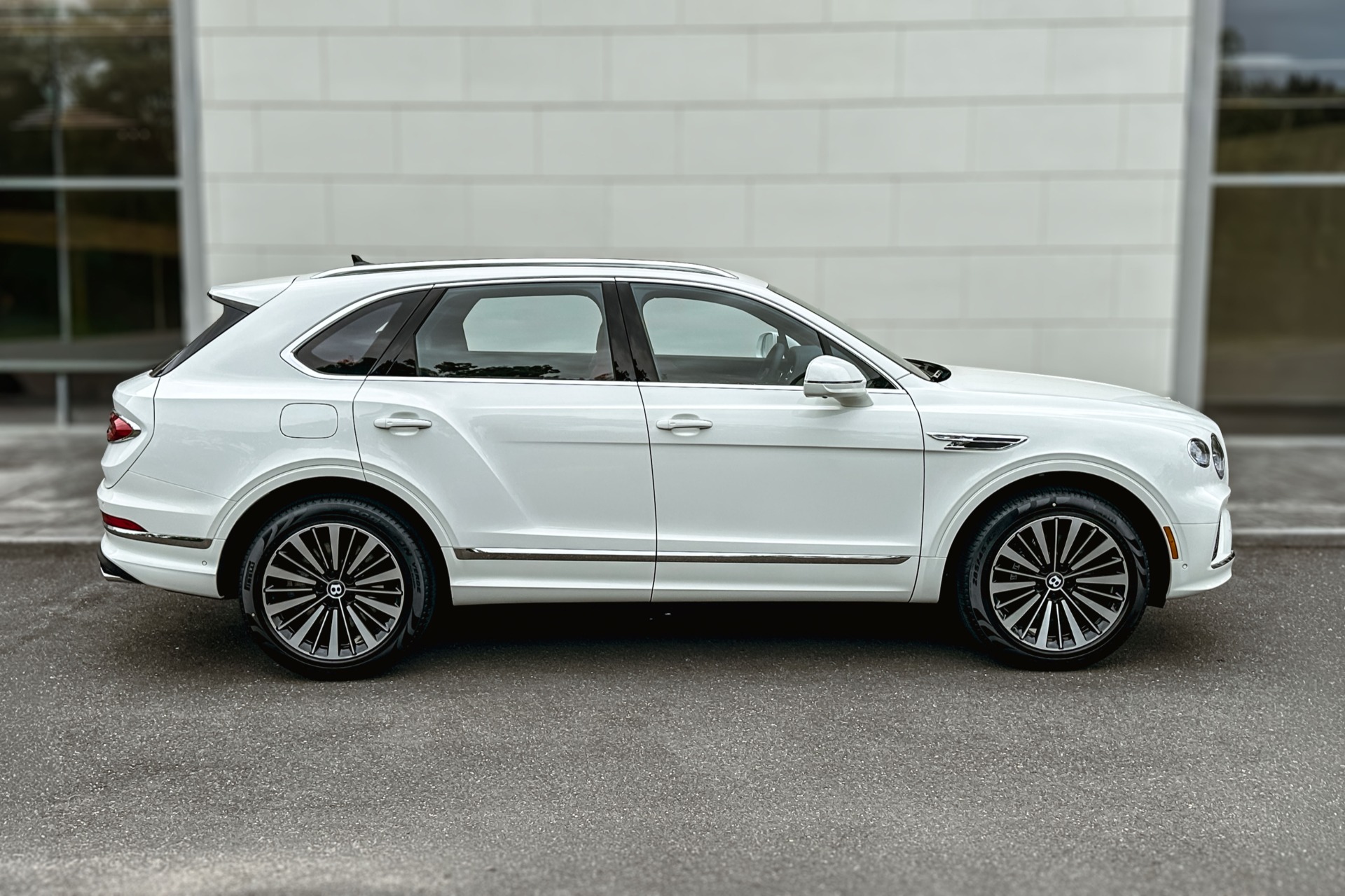 2026 Bentley Bentayga Image 5