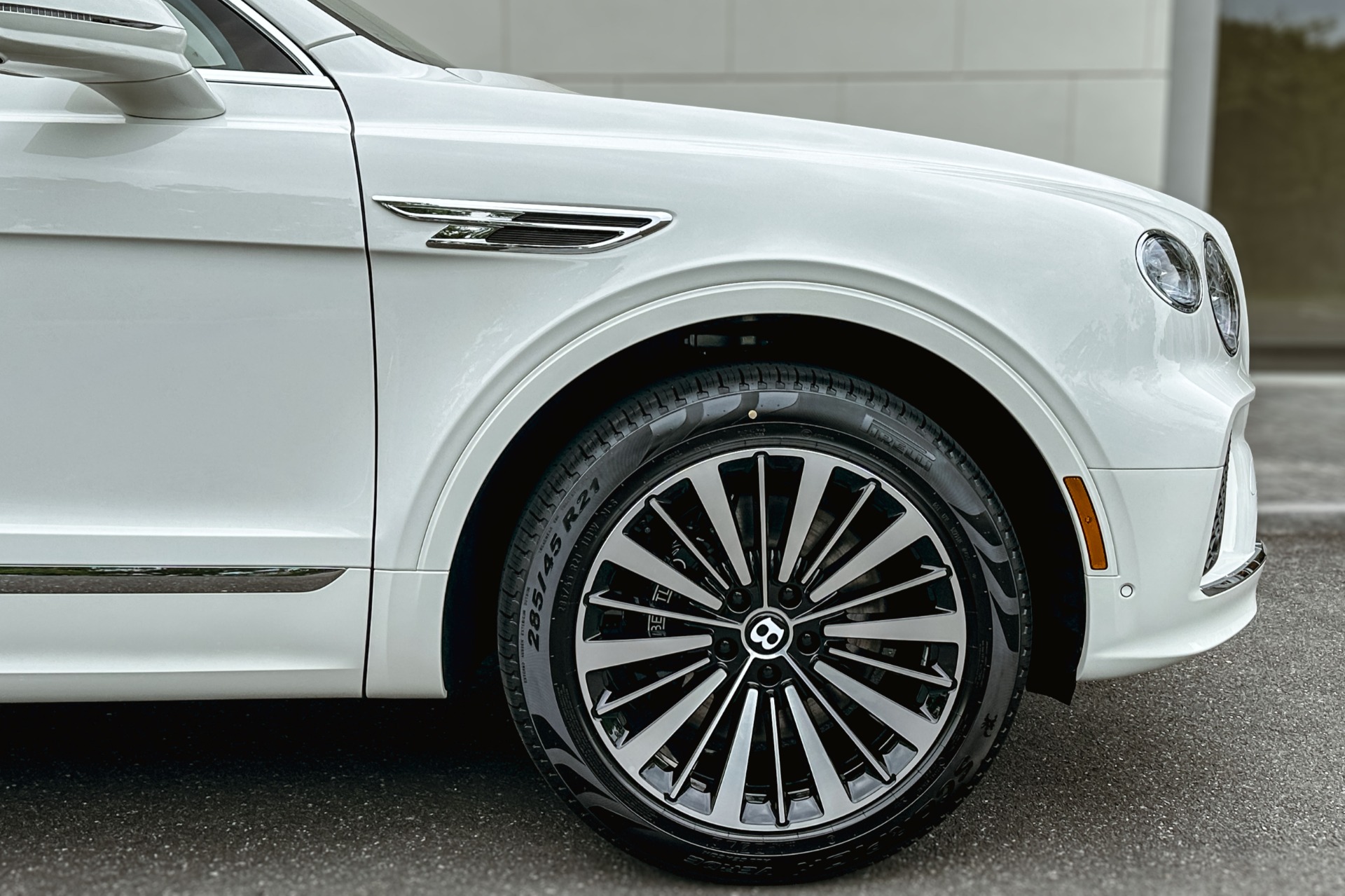 2026 Bentley Bentayga Image 6
