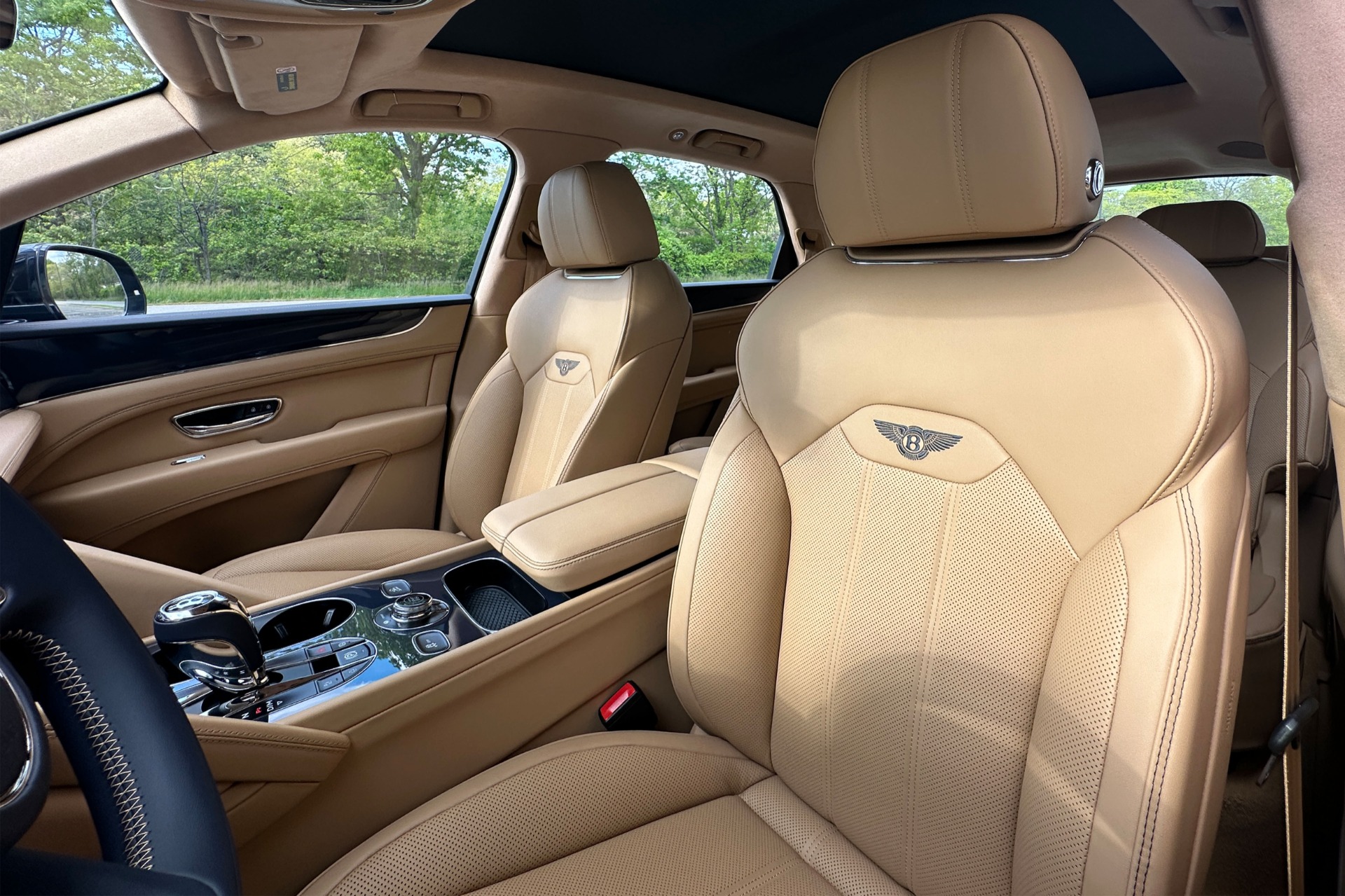 2026 Bentley Bentayga Image 10