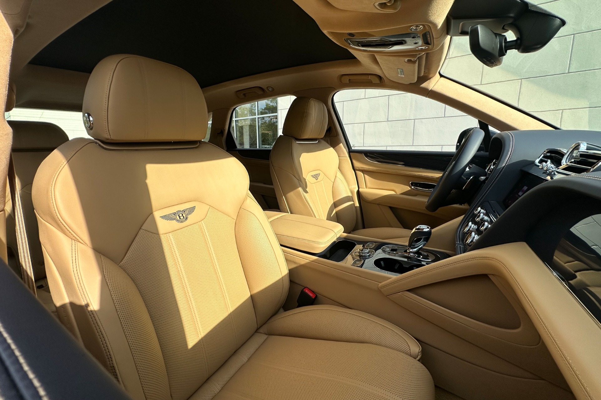 2026 Bentley Bentayga Image 13