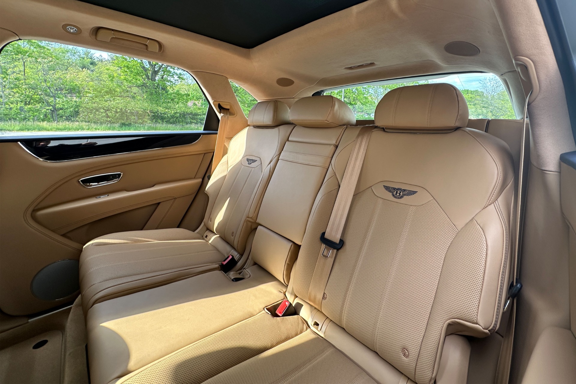 2026 Bentley Bentayga Image 14