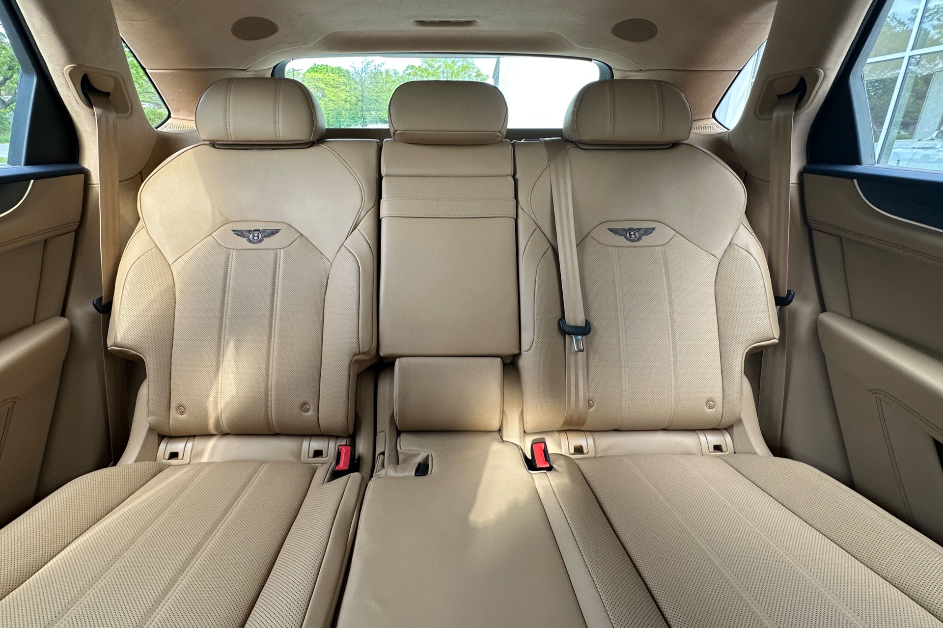 2026 Bentley Bentayga Image 15