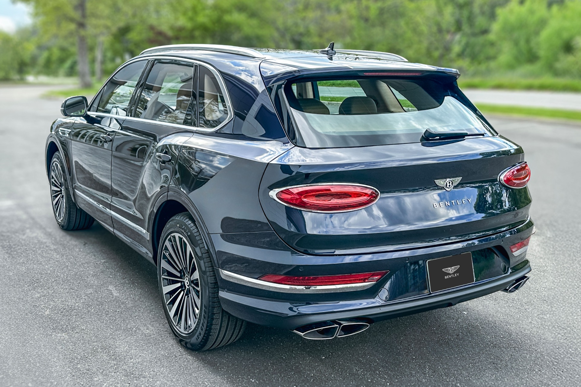2026 Bentley Bentayga Image 21