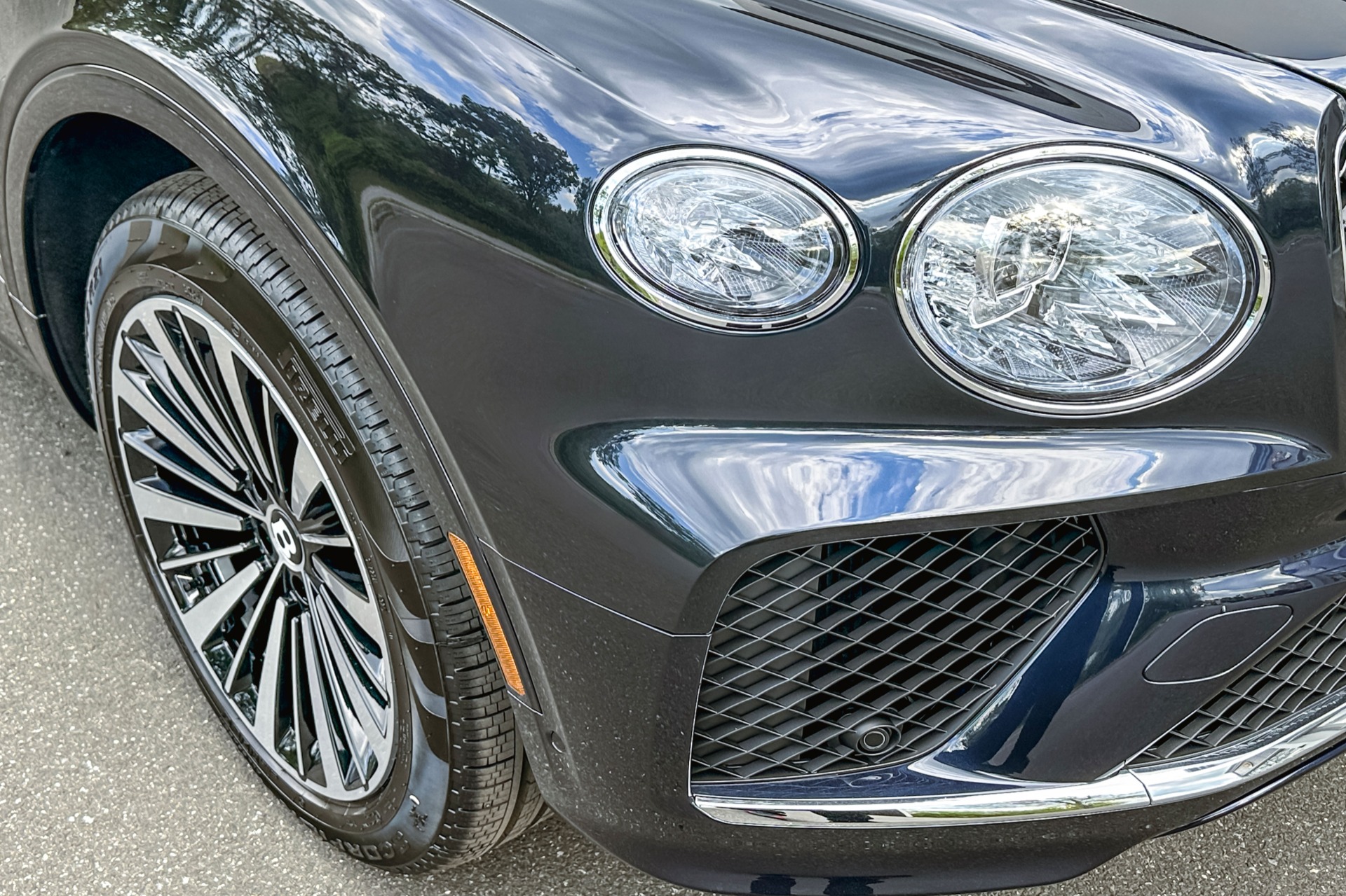 2026 Bentley Bentayga Image 24