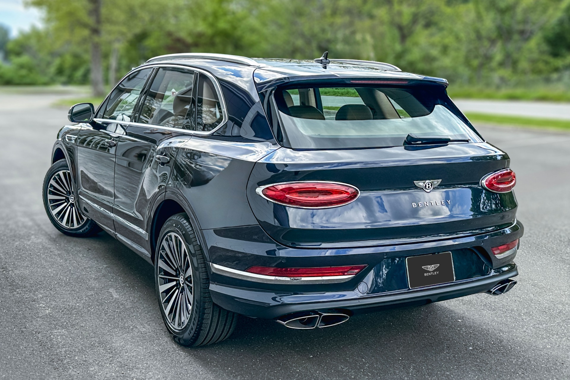 2026 Bentley Bentayga Image 3