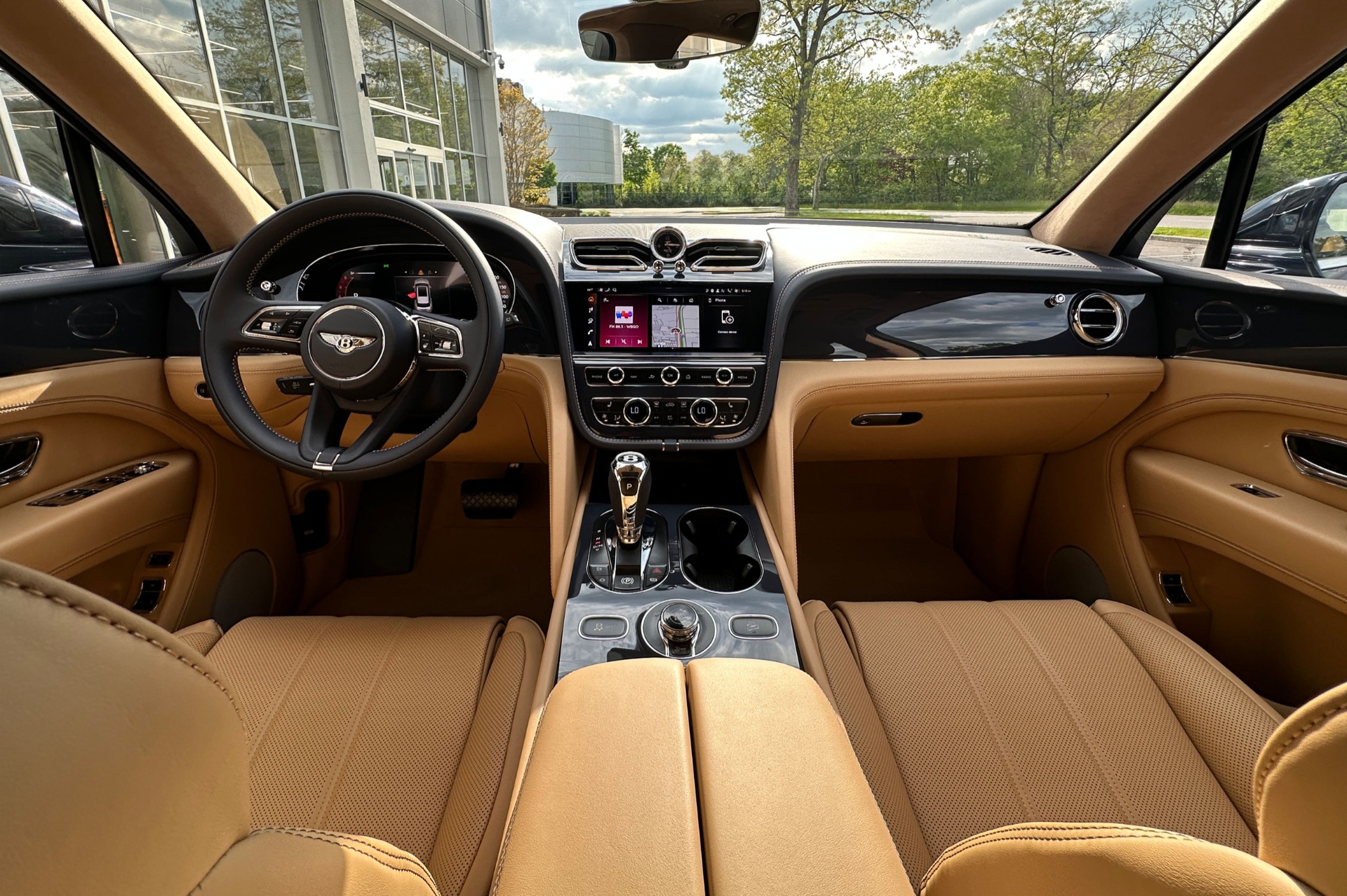 2026 Bentley Bentayga Image 4