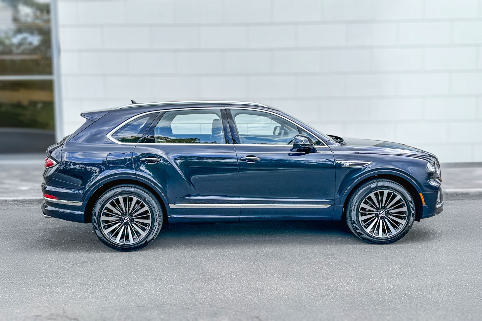 2026 Bentley Bentayga Image 5