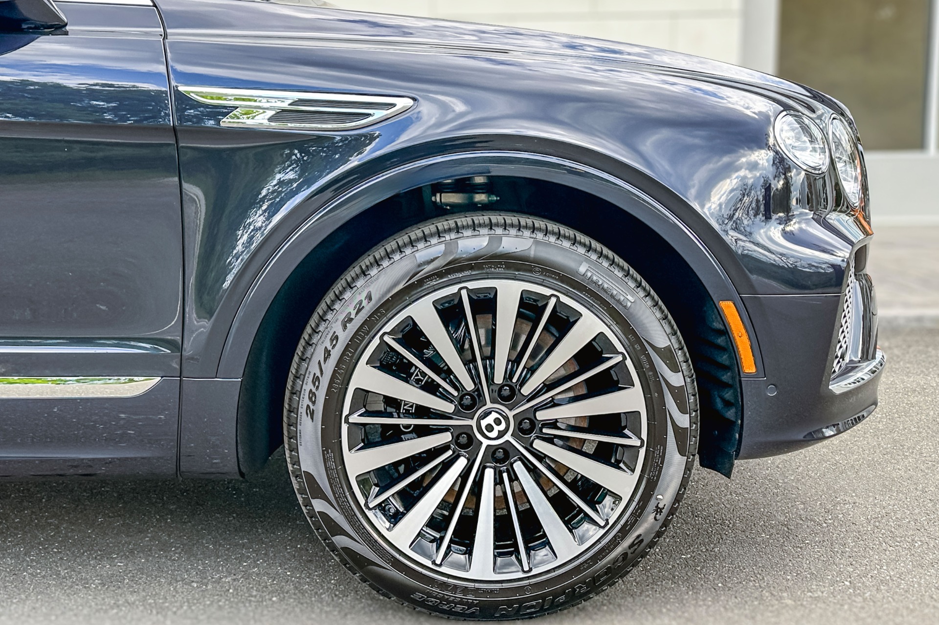 2026 Bentley Bentayga Image 6
