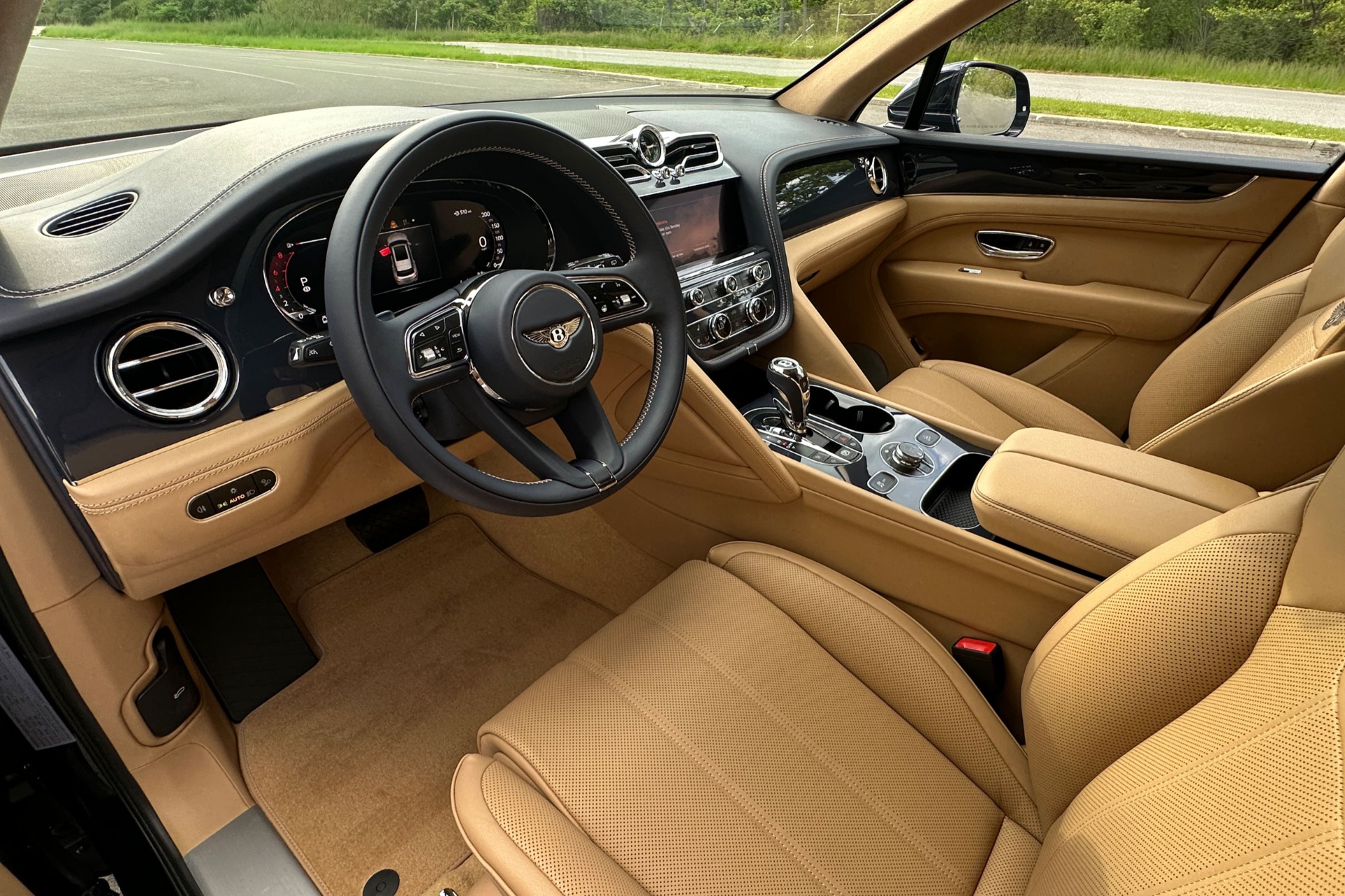 2026 Bentley Bentayga Image 8