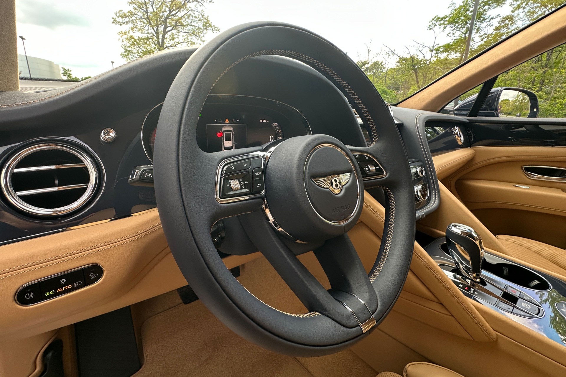 2026 Bentley Bentayga Image 9