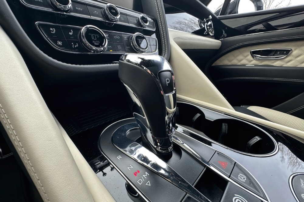 2022 Bentley Bentayga Image 11