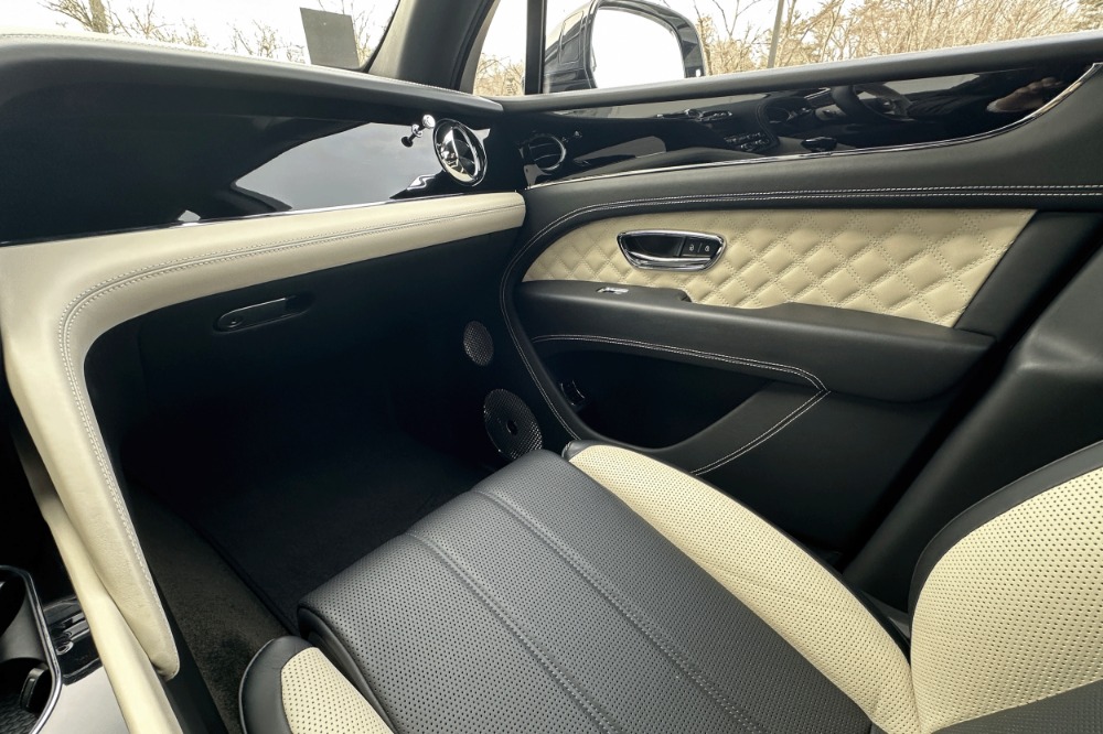 2022 Bentley Bentayga Image 12