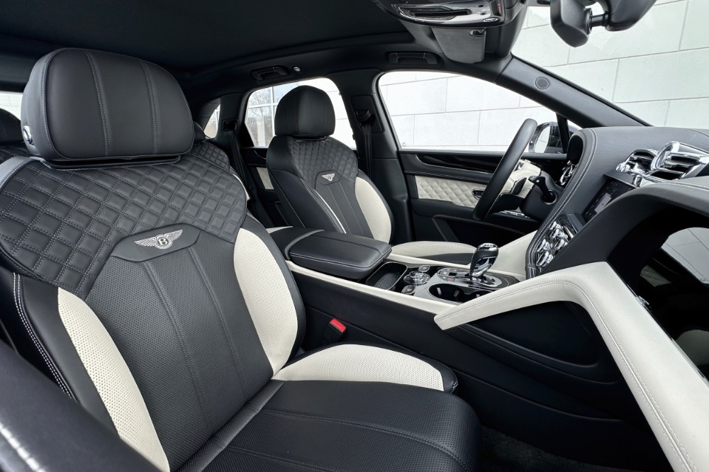 2022 Bentley Bentayga Image 13