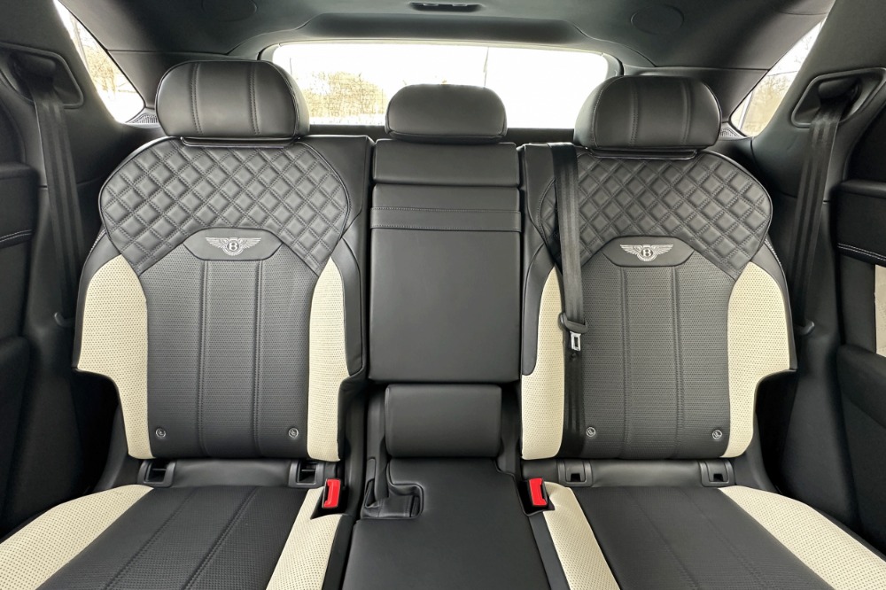 2022 Bentley Bentayga Image 15