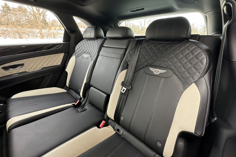 2022 Bentley Bentayga Image 16