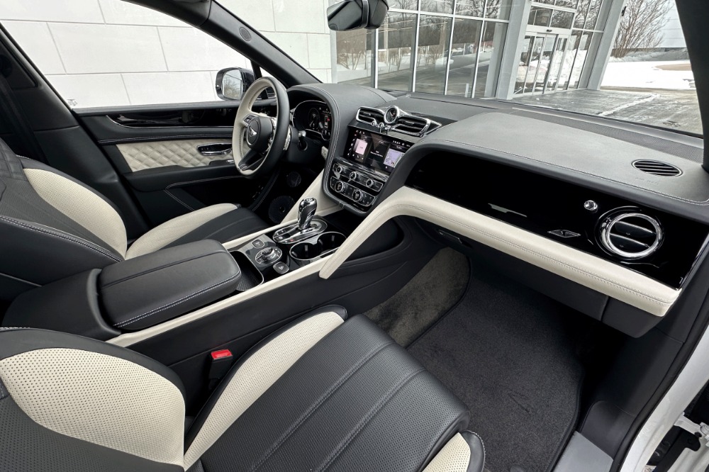 2022 Bentley Bentayga Image 2
