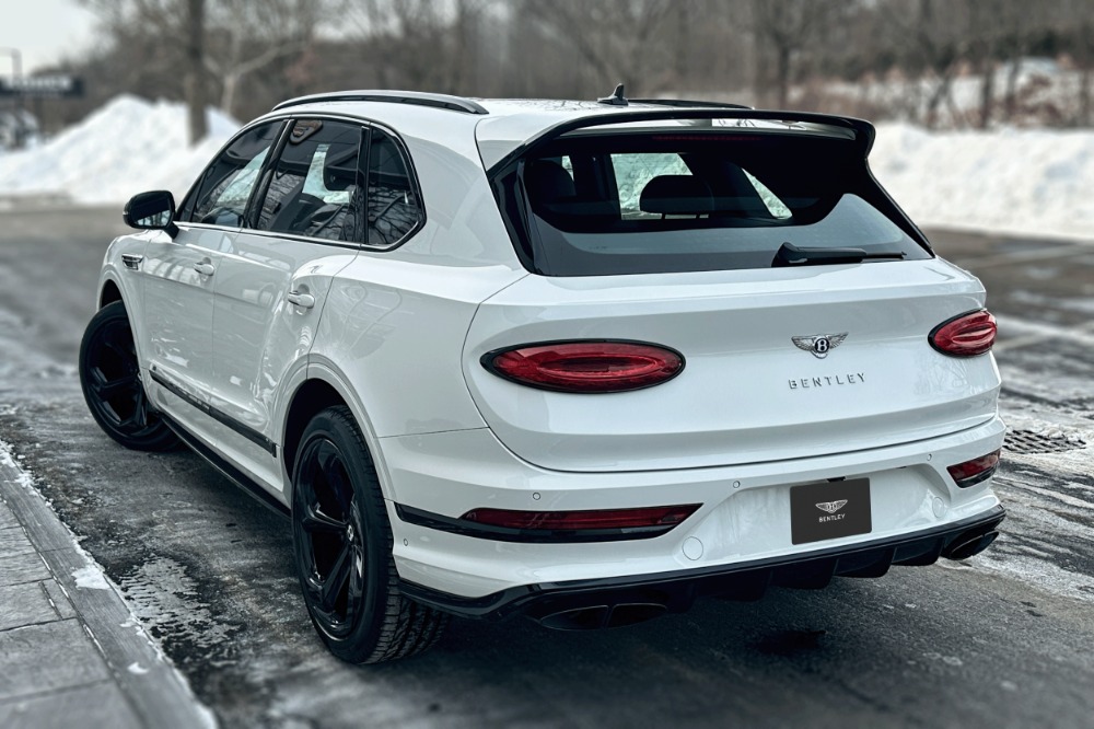 2022 Bentley Bentayga Image 3