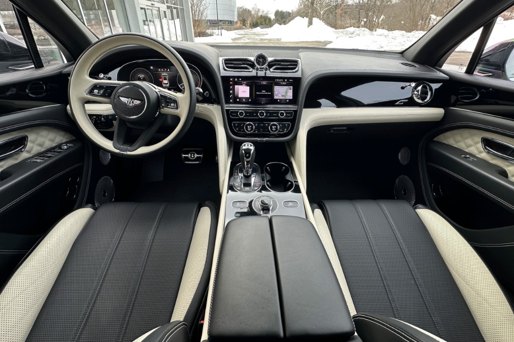 2022 Bentley Bentayga Image 4