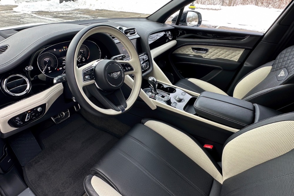 2022 Bentley Bentayga Image 8