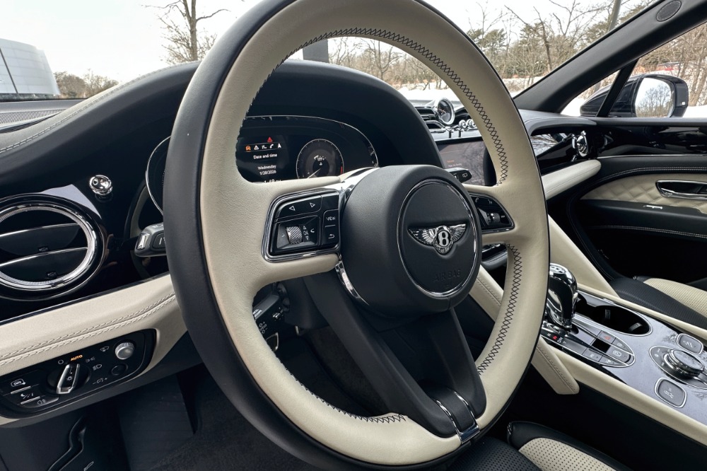 2022 Bentley Bentayga Image 9