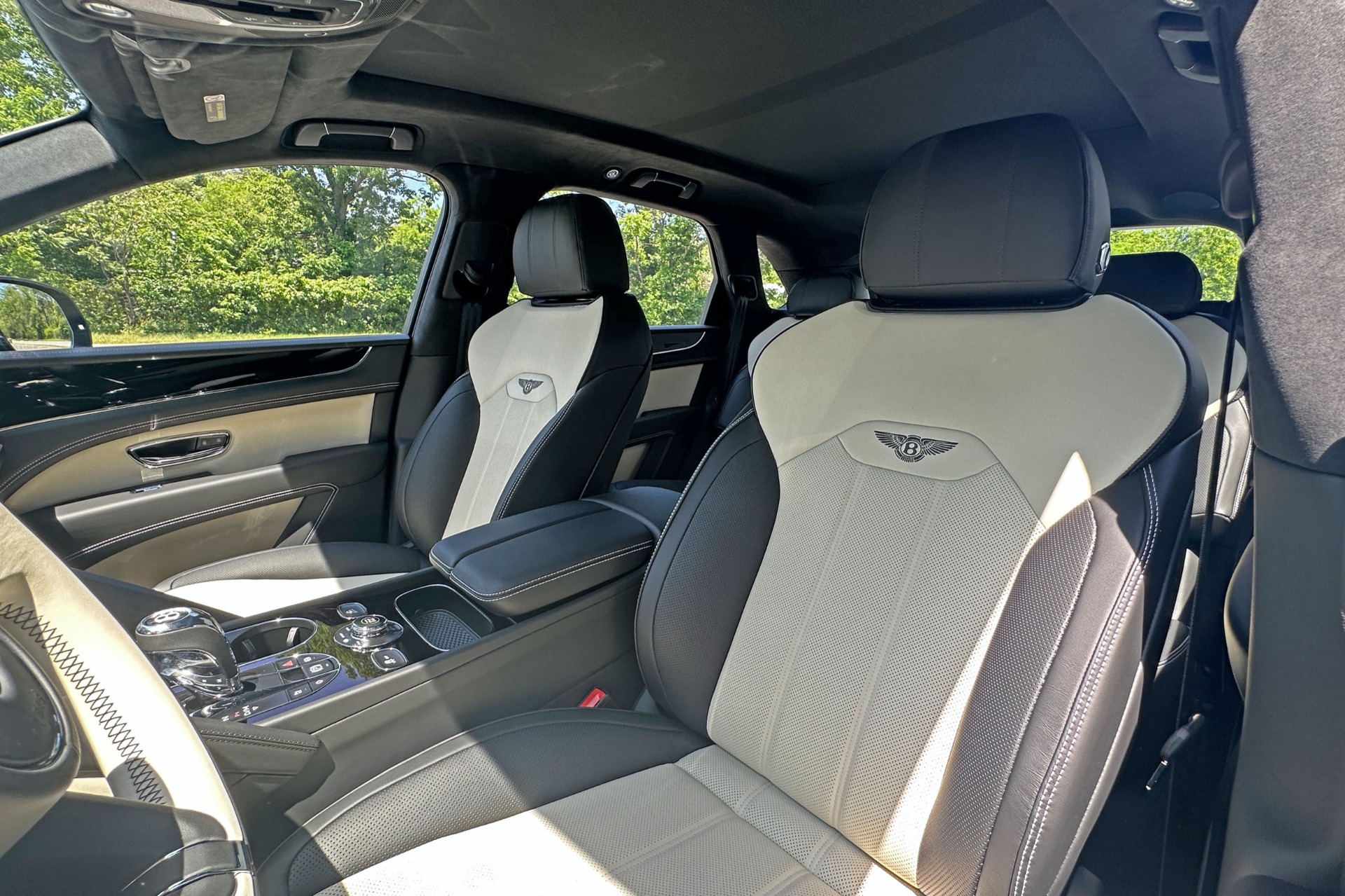 2026 Bentley Bentayga Image 10