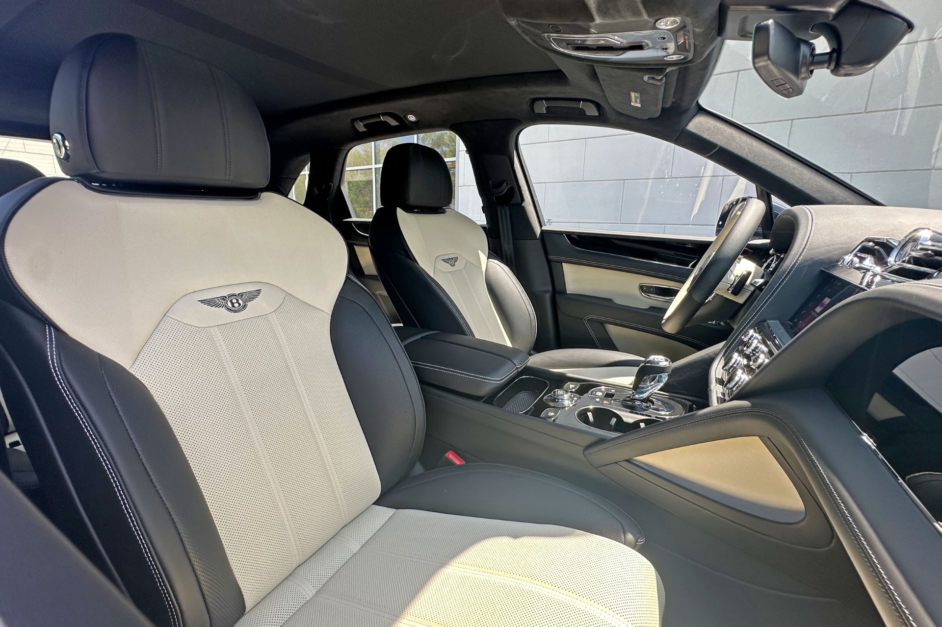 2026 Bentley Bentayga Image 13