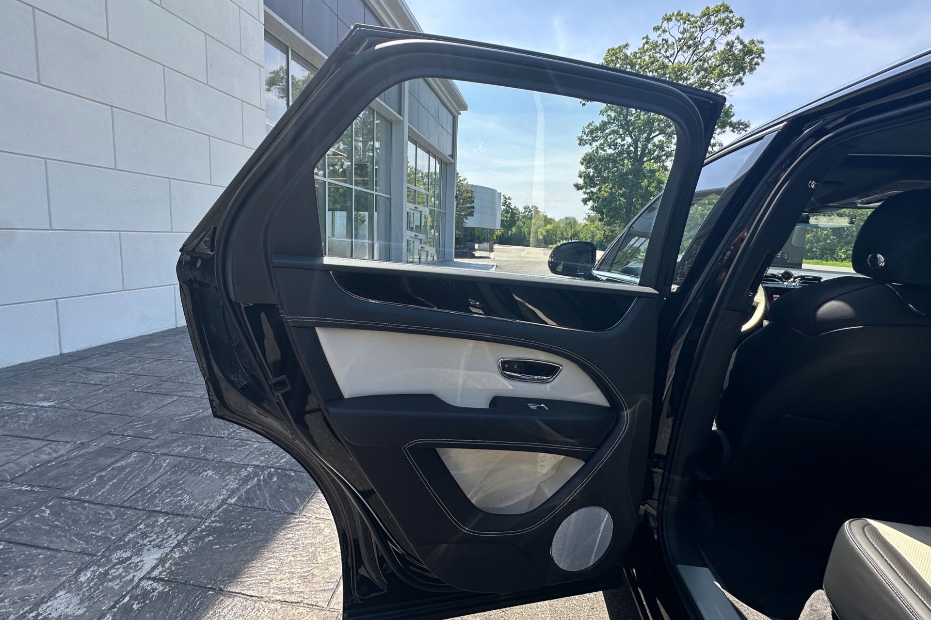 2026 Bentley Bentayga Image 14