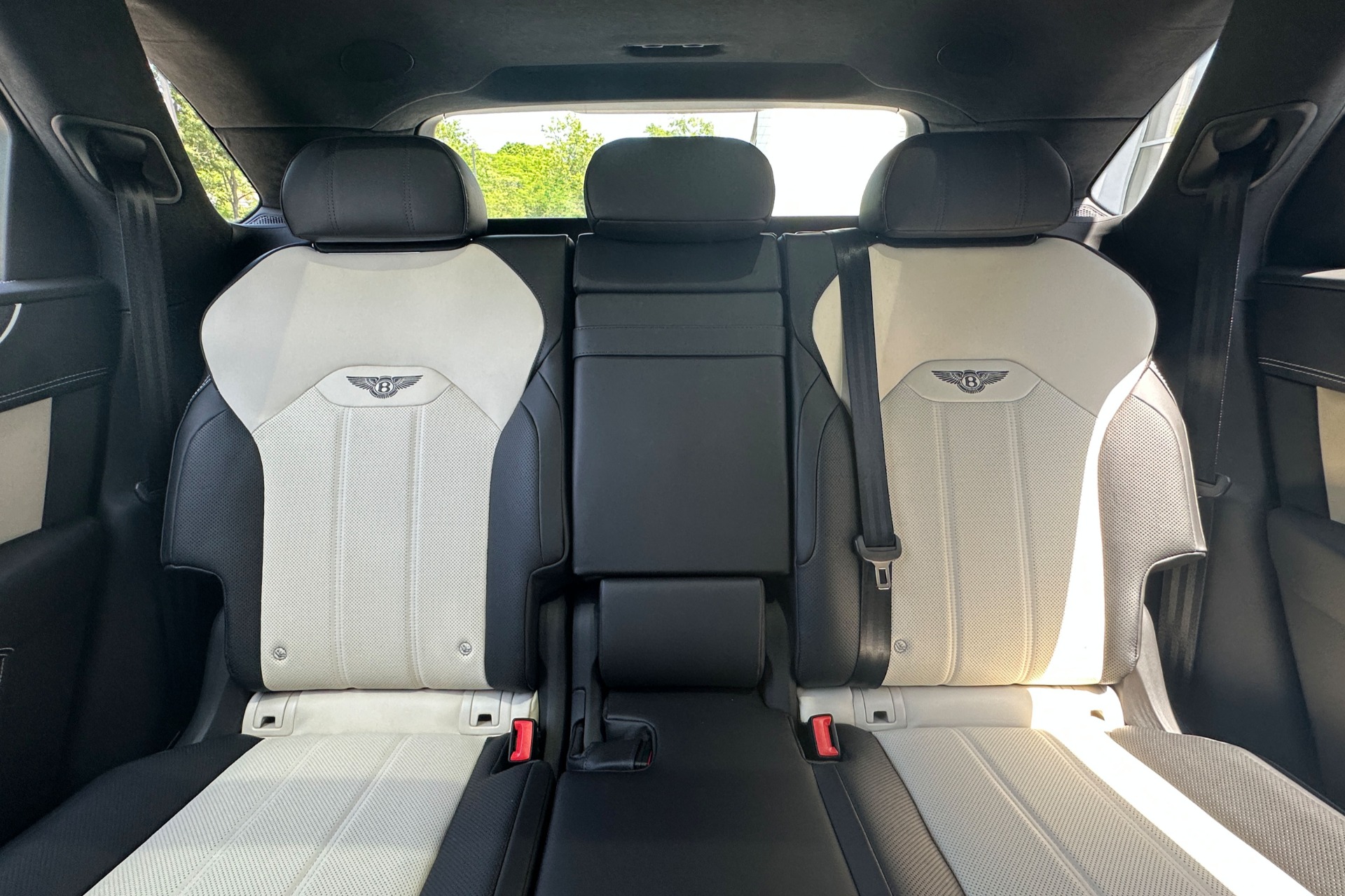 2026 Bentley Bentayga Image 16