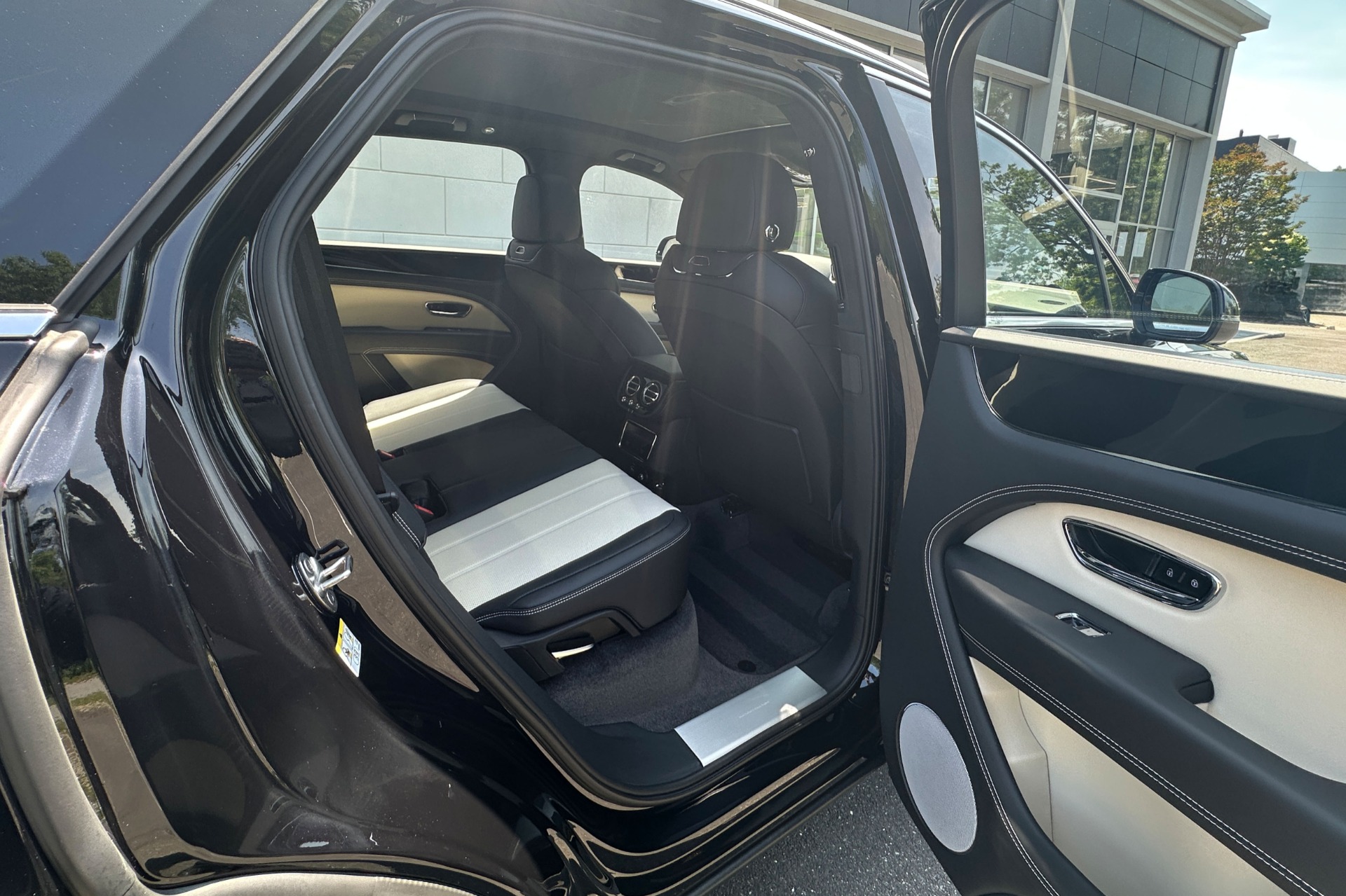 2026 Bentley Bentayga Image 18