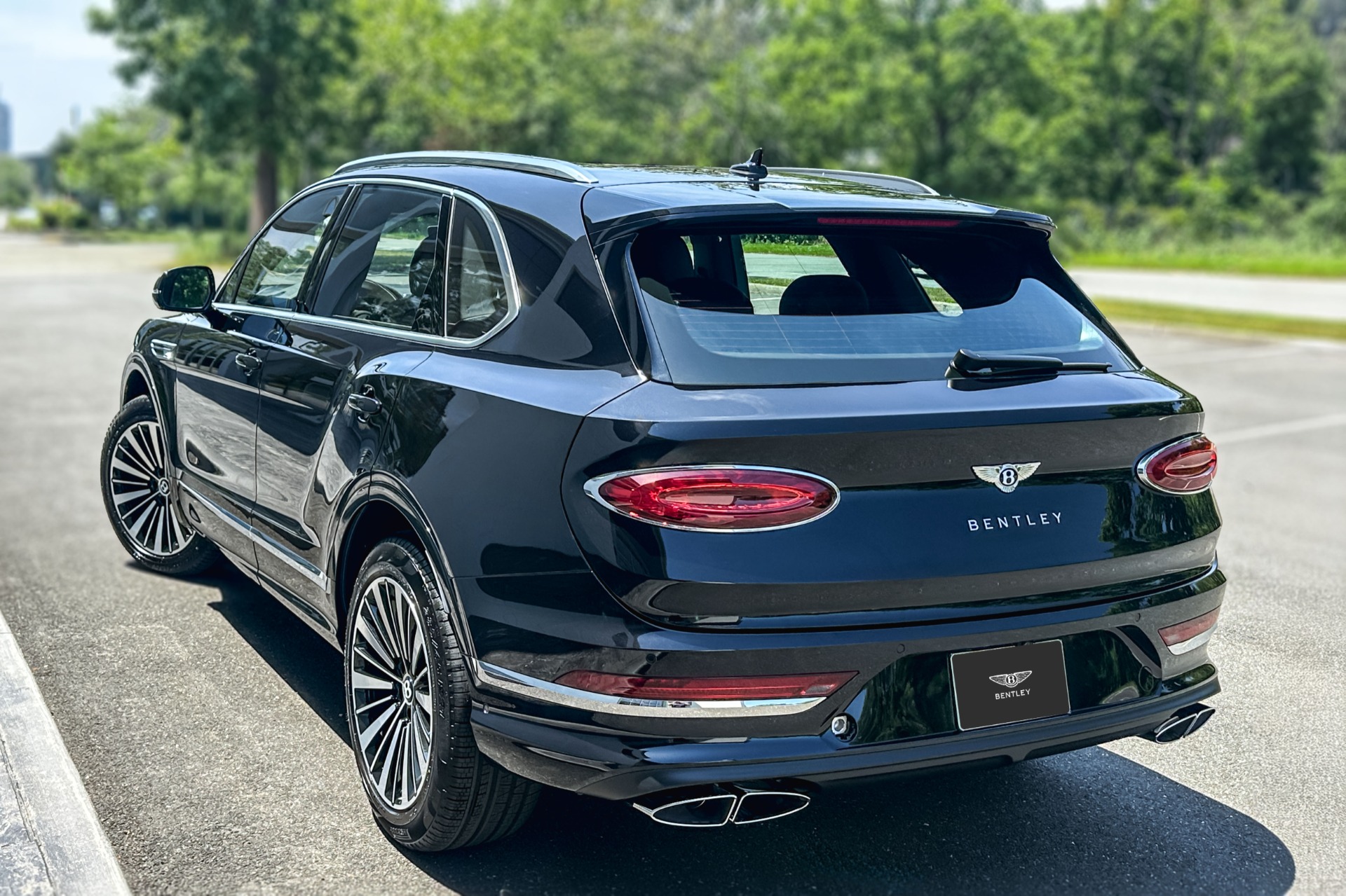 2026 Bentley Bentayga Image 3