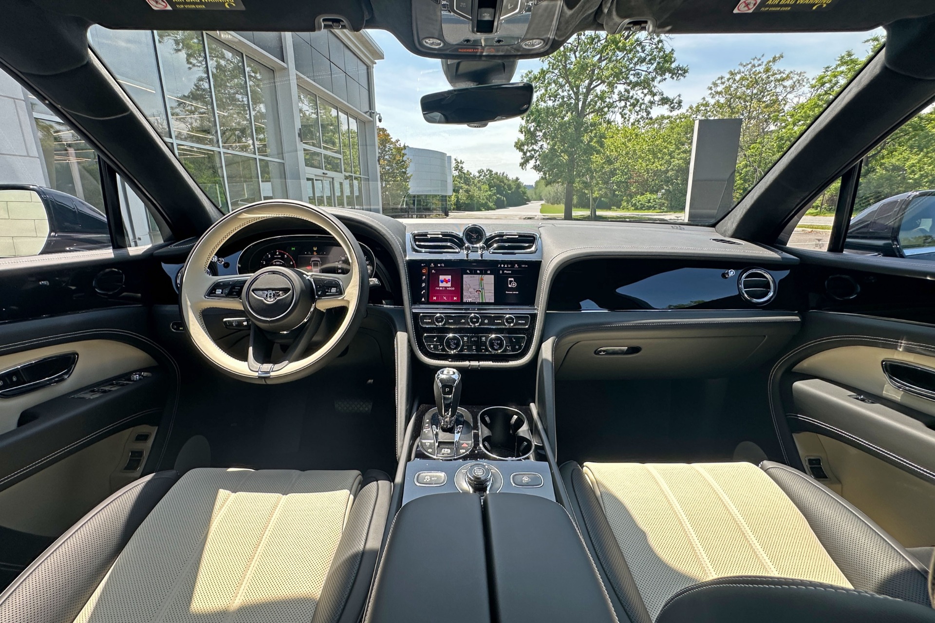 2026 Bentley Bentayga Image 4