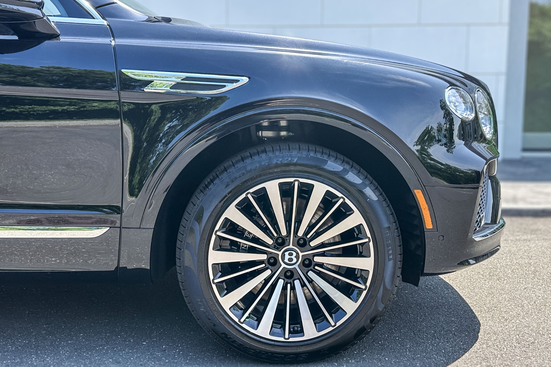 2026 Bentley Bentayga Image 6
