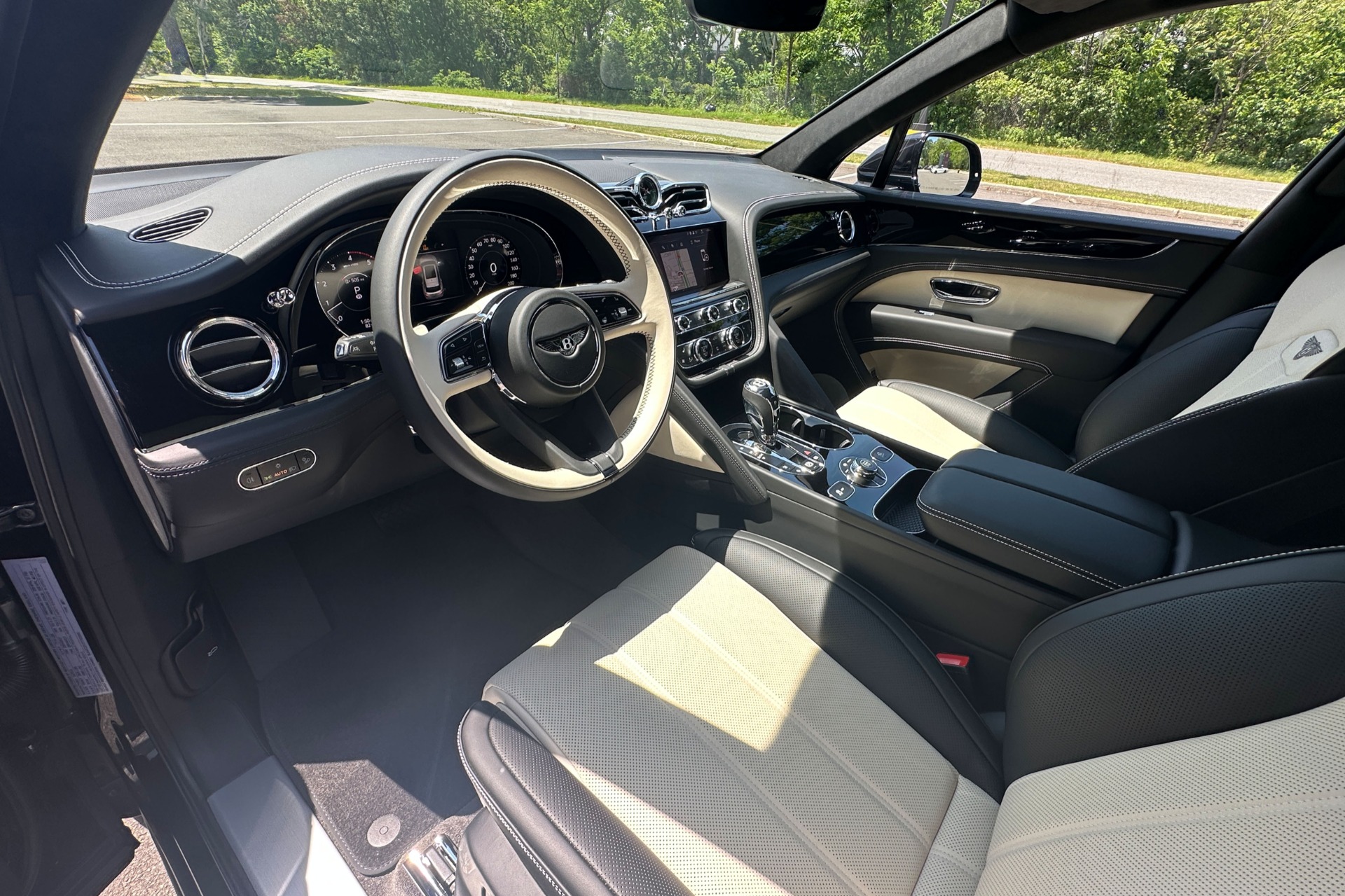 2026 Bentley Bentayga Image 8