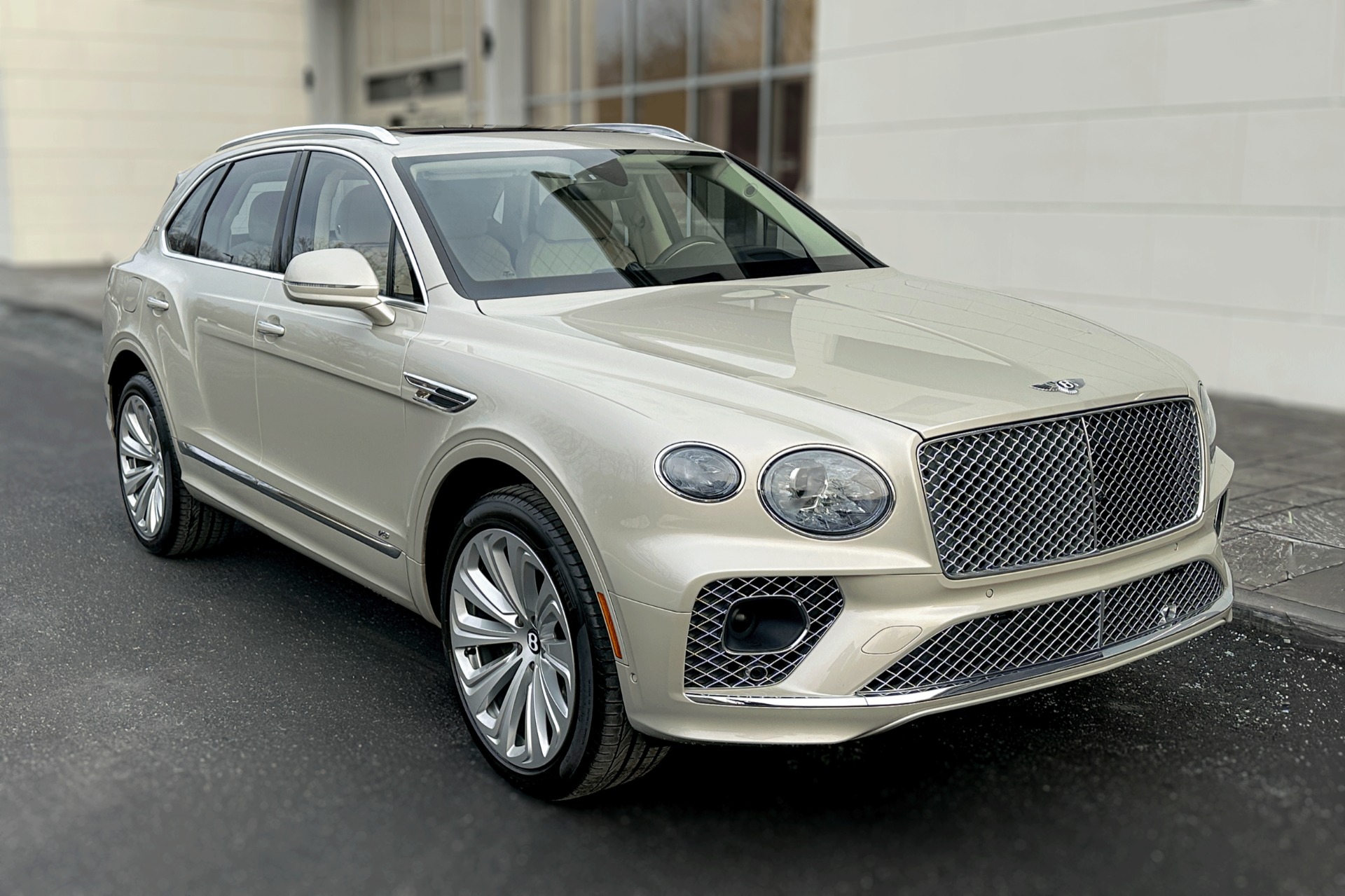 Used 2022 Bentley Bentayga V8 For Sale (Sold) | Rolls-Royce Motor