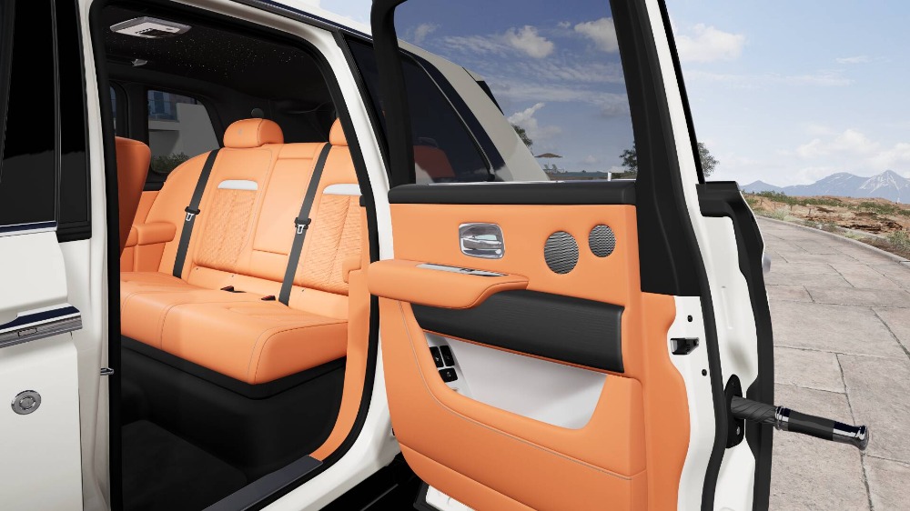 2027 Rolls-Royce Cullinan Image 11