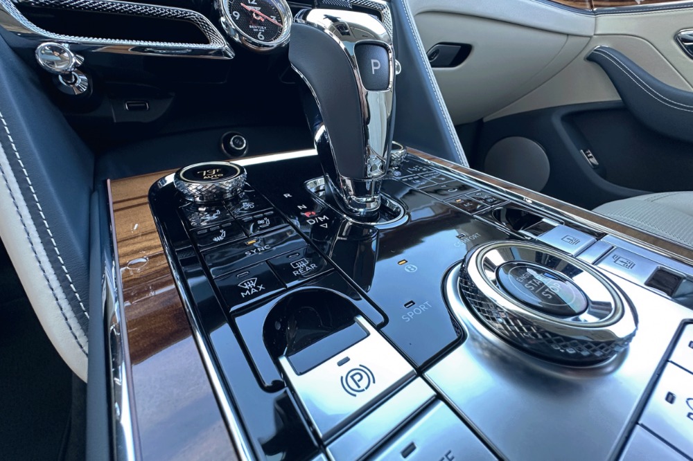 2024 Bentley Flying Spur Image 11