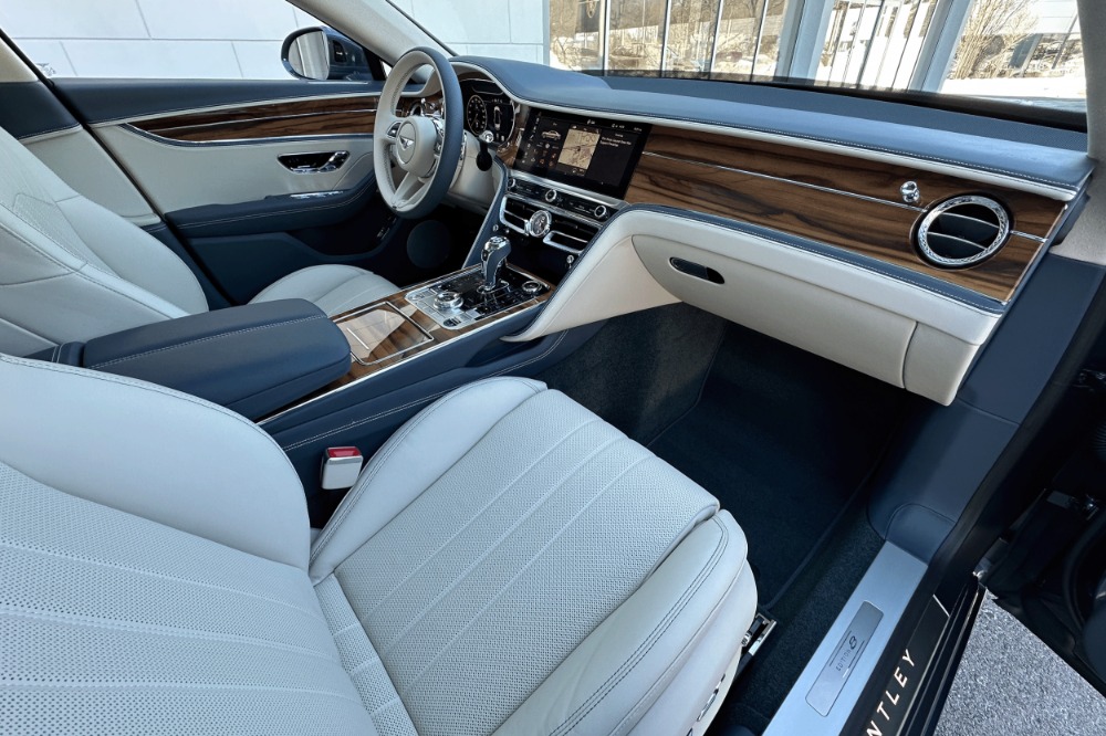2024 Bentley Flying Spur Image 2