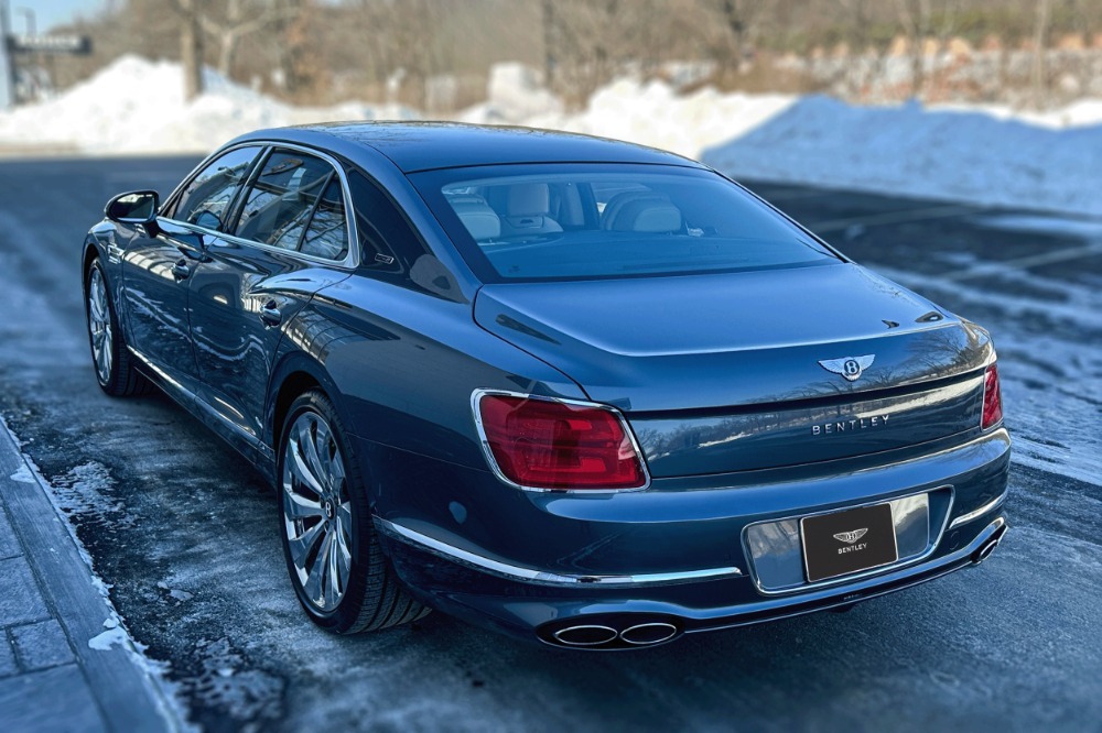2024 Bentley Flying Spur Image 23