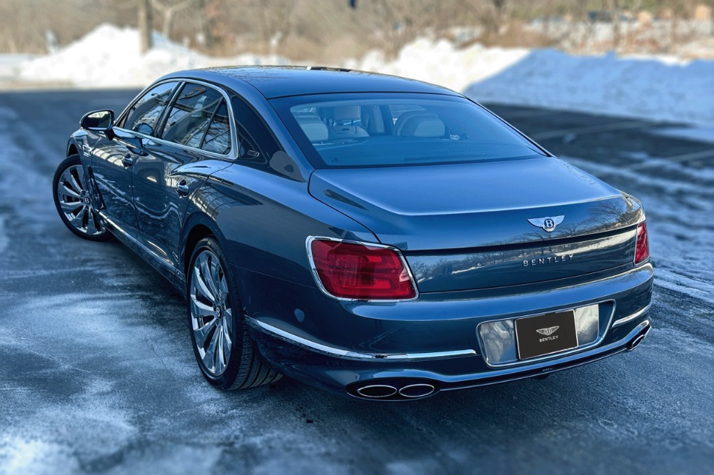 2024 Bentley Flying Spur Image 3