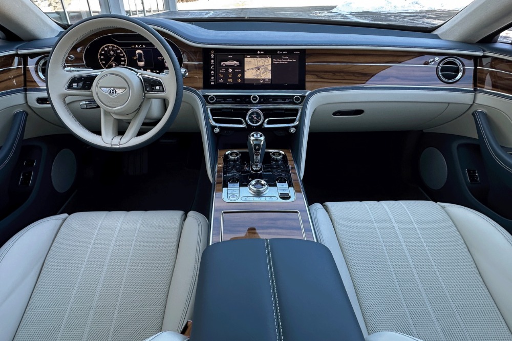 2024 Bentley Flying Spur Image 4