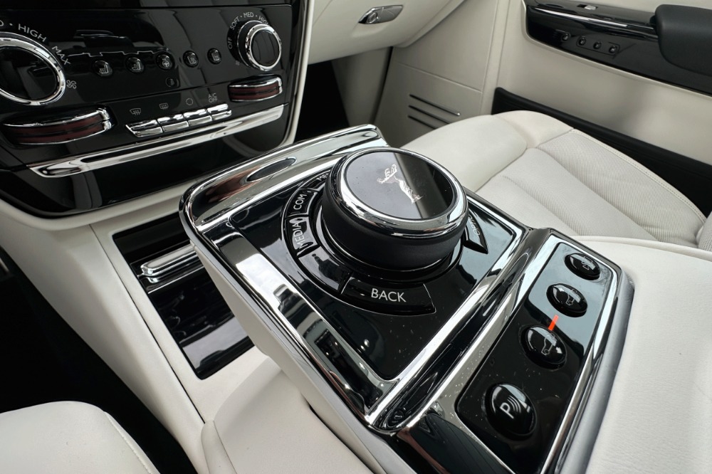2023 Rolls-Royce Phantom Image 10