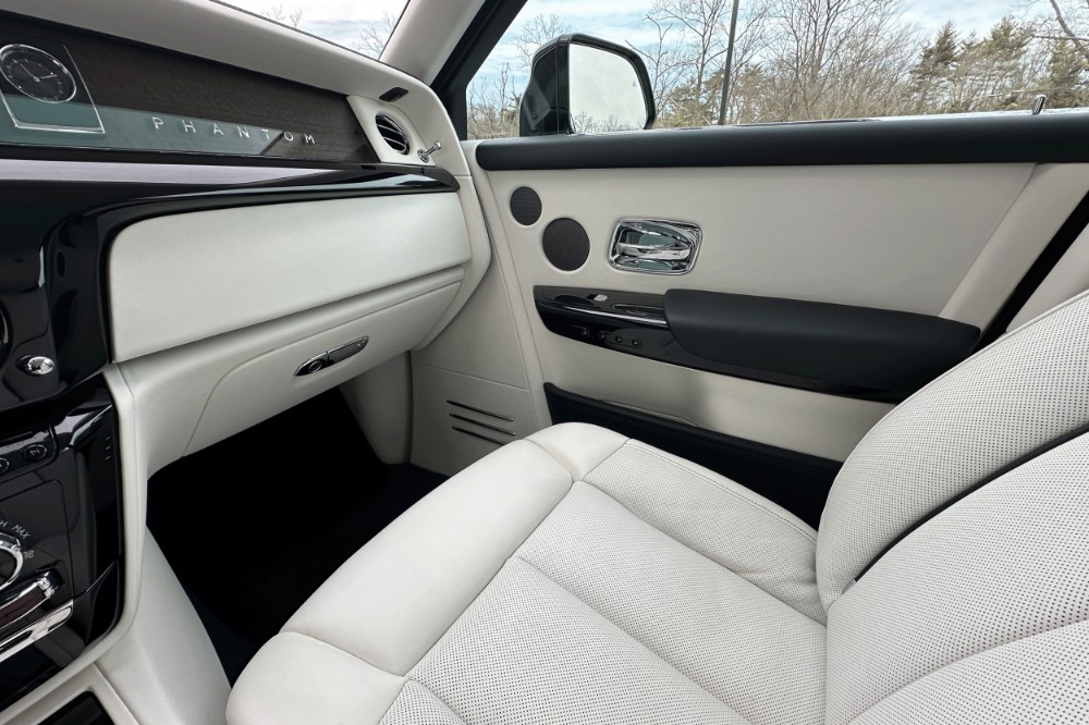 2023 Rolls-Royce Phantom Image 11