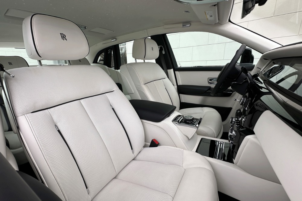 2023 Rolls-Royce Phantom Image 13