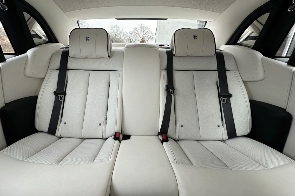 2023 Rolls-Royce Phantom Image 15