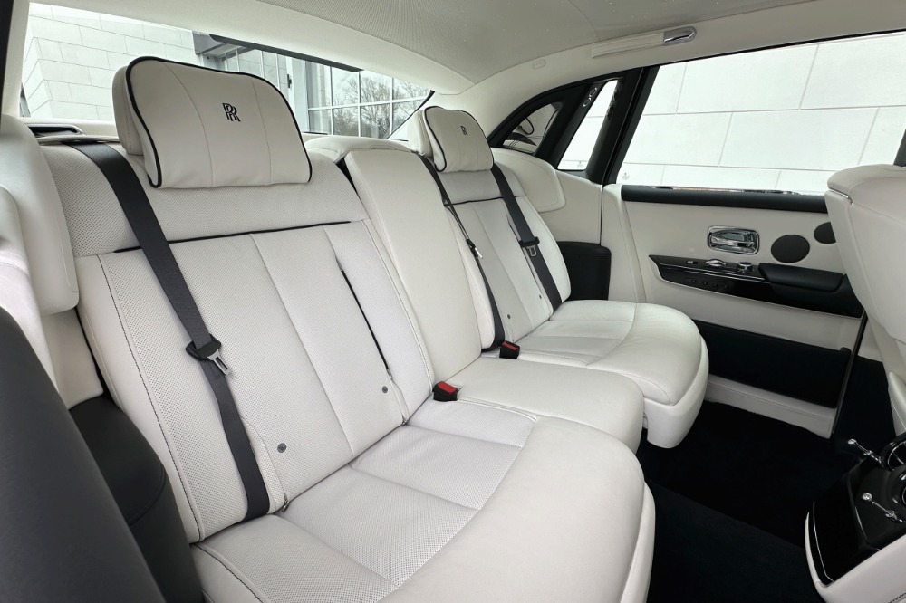 2023 Rolls-Royce Phantom Image 16