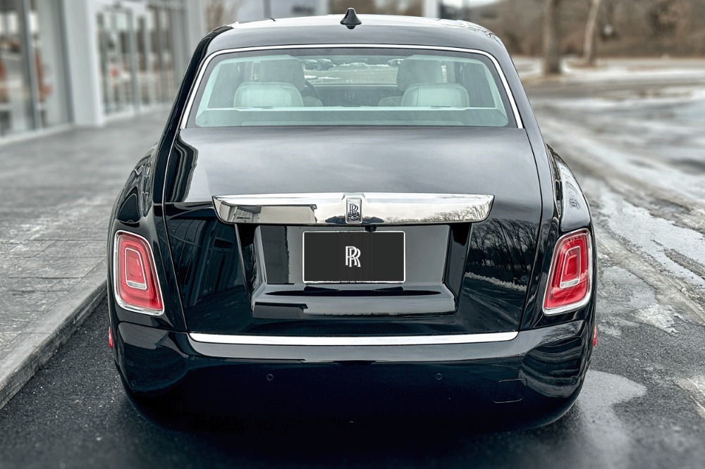 2023 Rolls-Royce Phantom Image 18